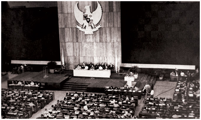 Hasil gambar untuk Perubahan Bentuk Negara Kesatuan Republik Indonesia (NKRI) menjadi Republik Indonesia Serikat (RIS)